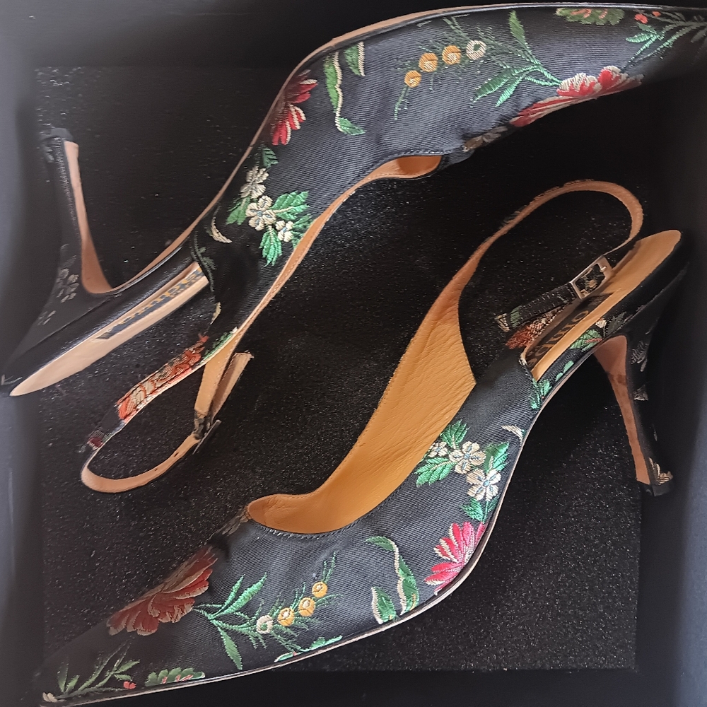 OMBELINE PARIS EMBROIDERED BOTANICAL BLACK SATIN SLINGBACKS SZ 9